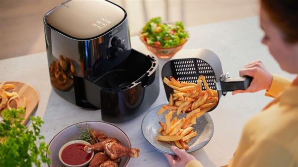 Grote foto philips essential rapid air technologie hd9200 airfryer 0 8 kg 4 1l zwart verpakking besch huis en inrichting keukenbenodigdheden