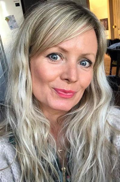 Grote foto elegante vrouw zoekt charmante man contacten en berichten vrouw zoekt man