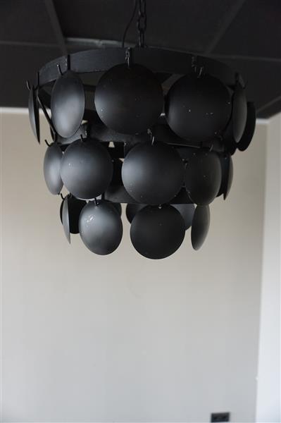Grote foto hanglamp zwart schijfjes tweede kansje huis en inrichting woningdecoratie