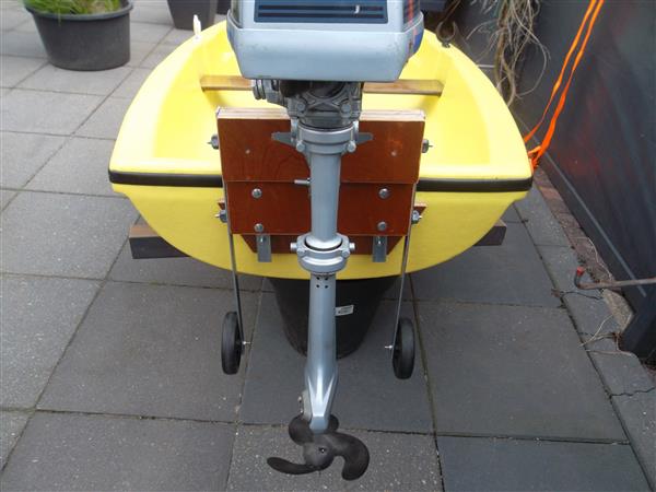 Grote foto roei motorbootje watersport en boten roeiboten