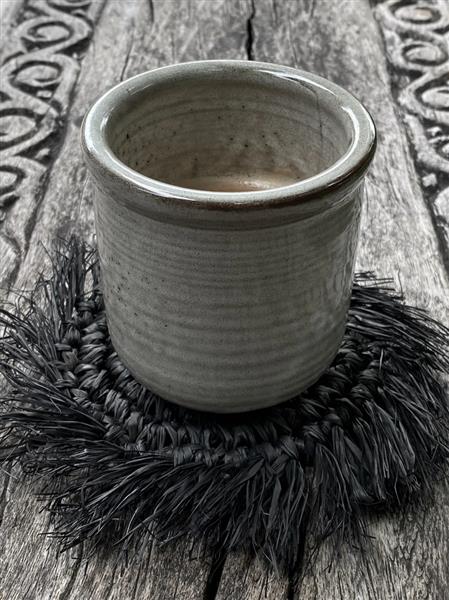 Grote foto de fringe raffia onderzetter zwart huis en inrichting woningdecoratie