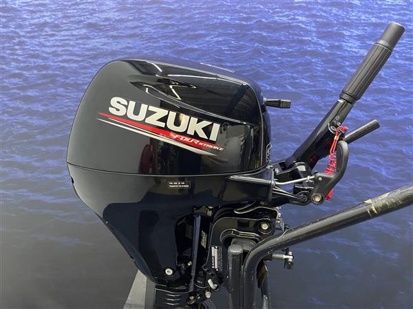 Grote foto suzuki 8 pk buitenboordmotor artnr 0957 bij a nieuw nog watersport en boten buiten en binnenboordmotoren