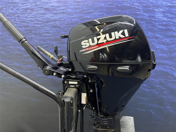 Grote foto suzuki 8 pk buitenboordmotor artnr 0957 bij a nieuw nog watersport en boten buiten en binnenboordmotoren