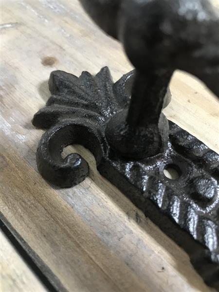 Grote foto deur handvat versierde ijzeren greep trekhendel antiek look doe het zelf en verbouw materialen en producten
