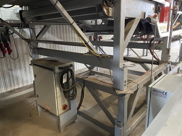Grote foto total systems bercomex potveer 160 cm brede kistensorteerlijn voor bloembollen aardappels uien en agrarisch tuinbouw