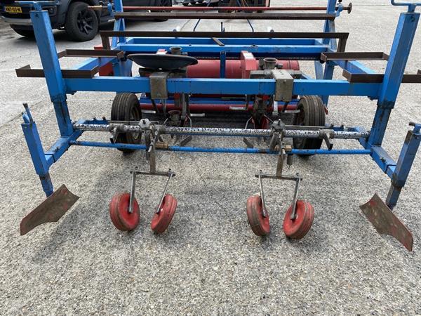 Grote foto mas plantmachine folie agrarisch zaaimachines
