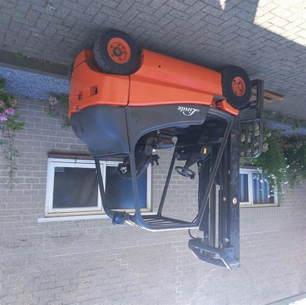 Grote foto linde e25 elektrische heftruck triplo 6 m 2016 accu agrarisch heftrucks
