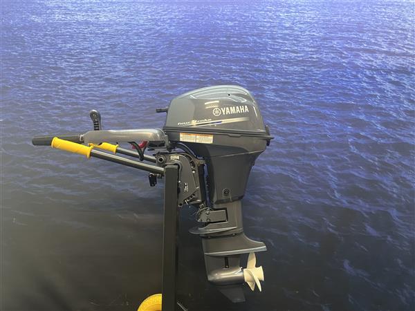 Grote foto yamaha 9.9 pk buitenboordmotor artnr 0289 bijna nieuw watersport en boten buiten en binnenboordmotoren