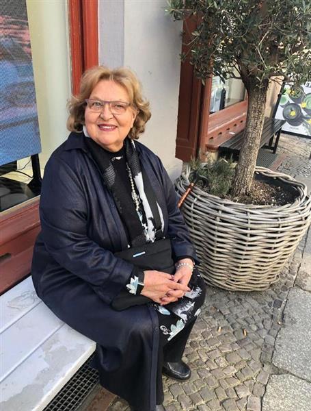 Grote foto welke man zoekt een vrolijke oudere dame contacten en berichten vrouw zoekt man