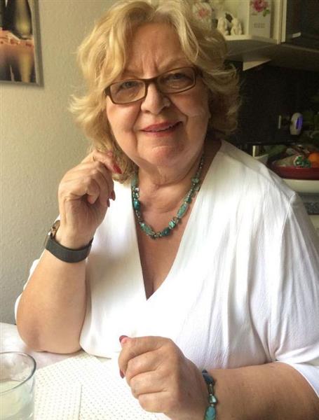 Grote foto welke man zoekt een vrolijke oudere dame contacten en berichten vrouw zoekt man