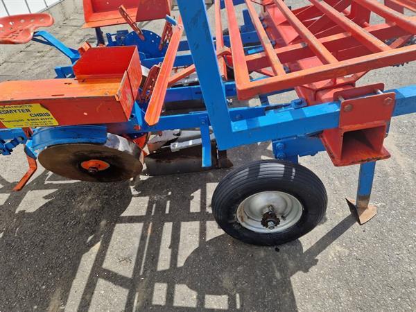 Grote foto desmyter plantmachine met 2 rijen agrarisch zaaimachines