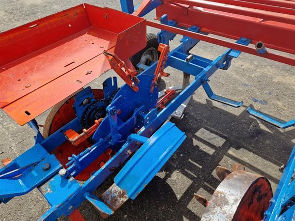 Grote foto desmyter plantmachine met 2 rijen agrarisch zaaimachines