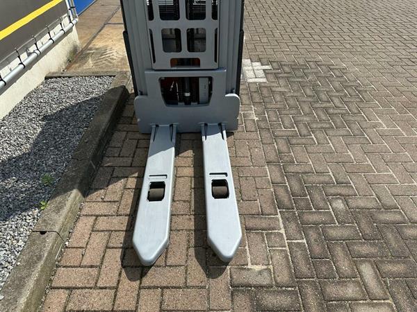 Grote foto vs 21802 elektrische triplex stapelaar still exv14 4.266mm doe het zelf en verbouw hefwerktuigen