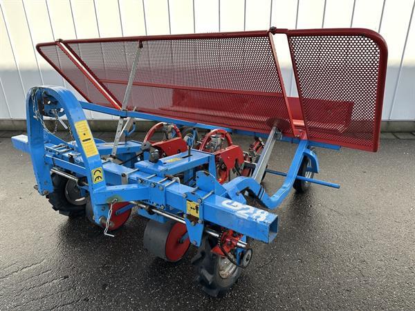 Grote foto mas plantmachine met 2 rijen agrarisch zaaimachines