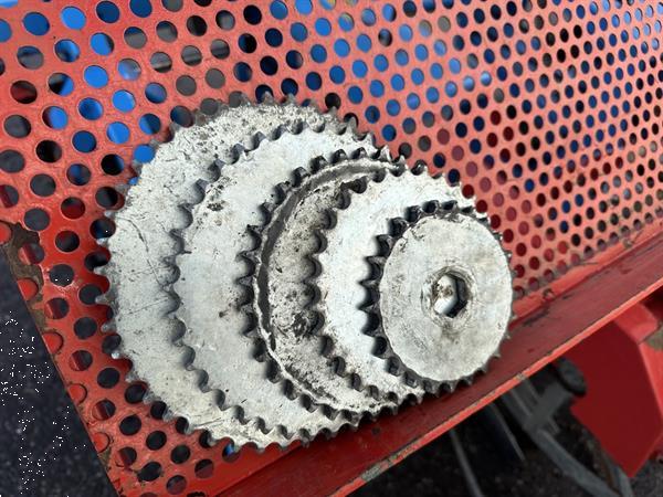 Grote foto mas plantmachine met 2 rijen agrarisch zaaimachines