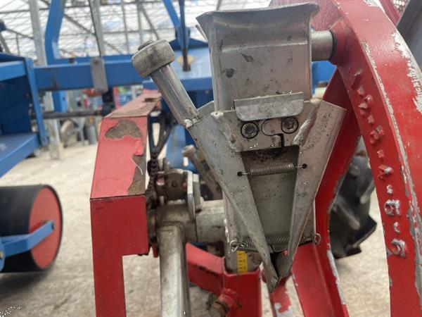 Grote foto mas plantmachine met 2 rijen agrarisch zaaimachines