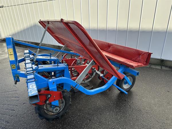Grote foto mas plantmachine met 2 rijen agrarisch zaaimachines