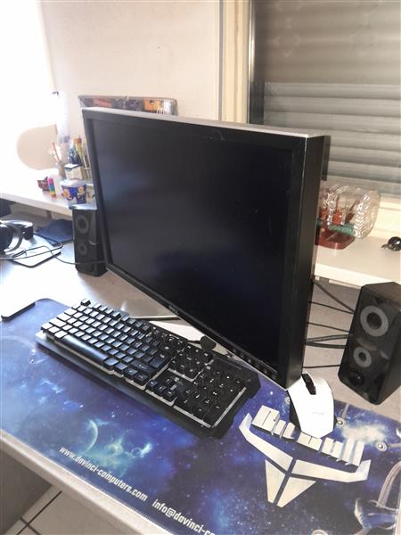 Grote foto dell 24 monitors computers en software monitoren