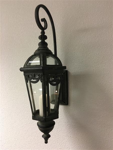 Grote foto wandlantaarn met muurbeugel gemaakt van metaal zeer sfeervol huis en inrichting woningdecoratie