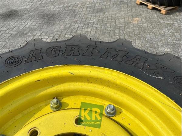 Grote foto bkt 340 85r28 en 280 85r20 agrimax rt855 29249 agrarisch wielen