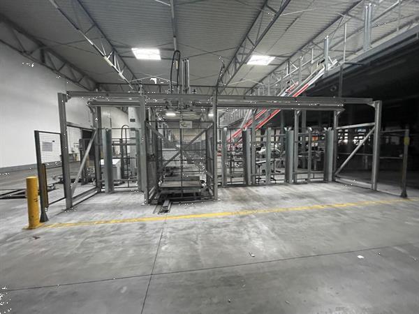 Grote foto sorma lege palletvoorraad met portaal en shuttle agrarisch tuinbouw