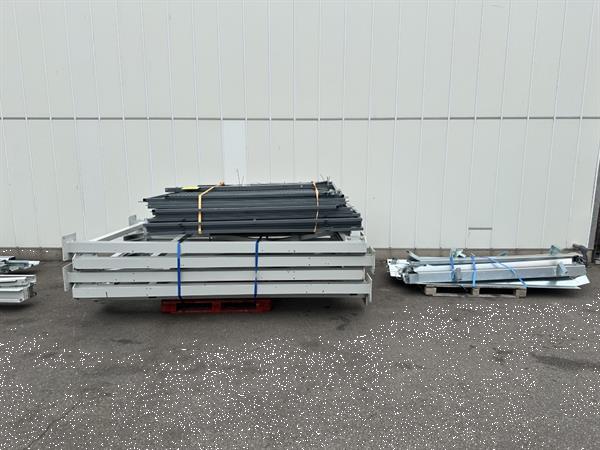 Grote foto sorma lege palletvoorraad met portaal en shuttle agrarisch tuinbouw