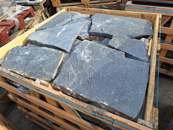 Grote foto karystos black flagstones 3 5 cm dik tuin en terras tegels en terrasdelen
