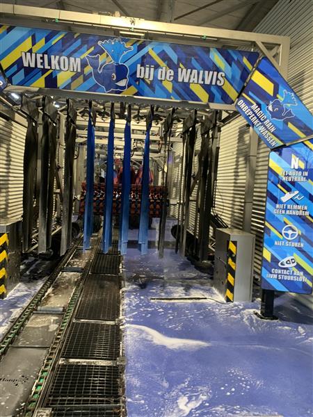 Grote foto vloeistofdichte vloeren in een dag gemaakt diensten en vakmensen autopoetsers en wassers