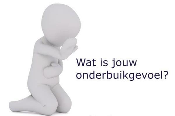 Grote foto probeer elke keer als je tegen de lamp loopt paranormaal mediums