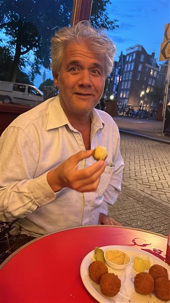 Grote foto samen oud worden en met elkaar genieten contacten en berichten man zoekt vrouw