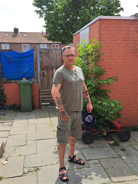 Grote foto leuke single kijkt contacten en berichten man zoekt vrouw