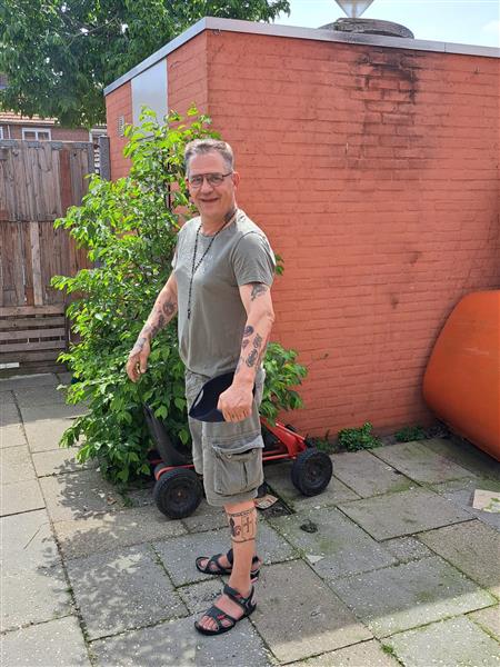 Grote foto leuke single kijkt contacten en berichten man zoekt vrouw