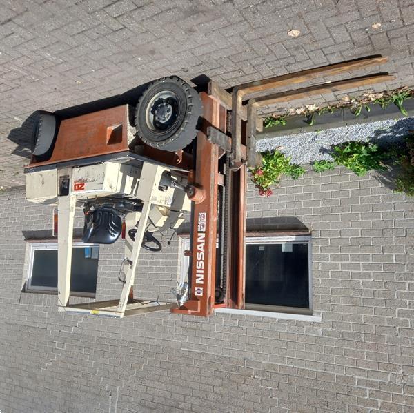 Grote foto nissan eh02a25 diesel heftruck agrarisch heftrucks