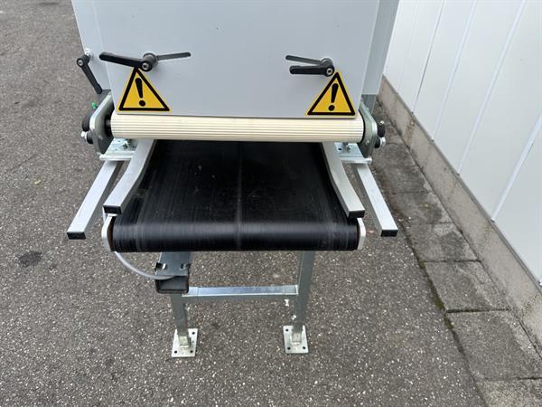 Grote foto visser vd 450 afstrooilijn voor trays met rollenbaan agrarisch tuinbouw