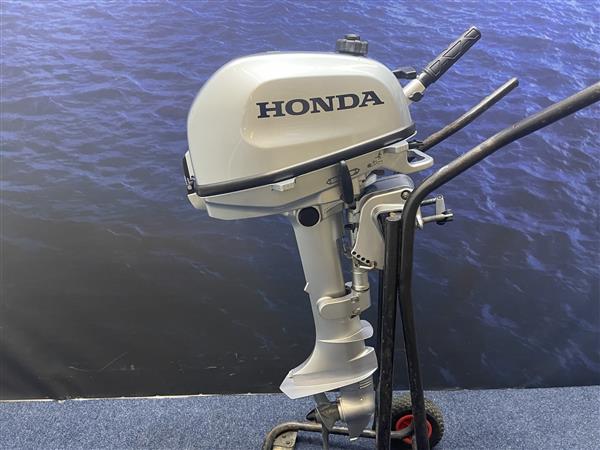 Grote foto honda 6 pk buitenboordmotor artikelnummer 4327 kortstaart watersport en boten buiten en binnenboordmotoren