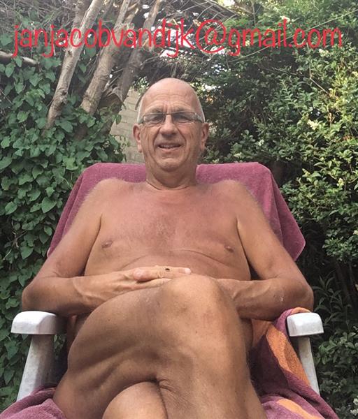 Grote foto niet rokende naturist zoekt jou contacten en berichten man zoekt vrouw