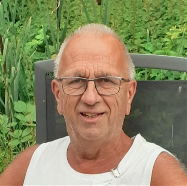 Grote foto niet rokende naturist zoekt jou contacten en berichten man zoekt vrouw