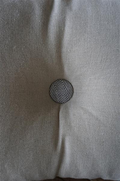 Grote foto ibiza button cushion stone 40 x 50 cm huis en inrichting bankstellen