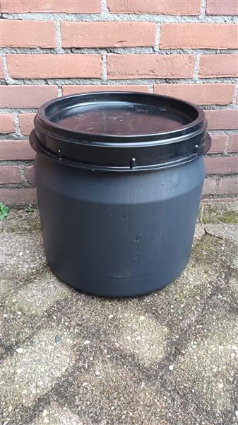 Grote foto nieuwe voertonnen in diverse maten dieren en toebehoren vee toebehoren