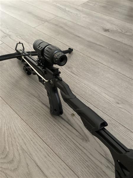 Grote foto kruisboog met red dot laser en scope sport en fitness handboogschieten