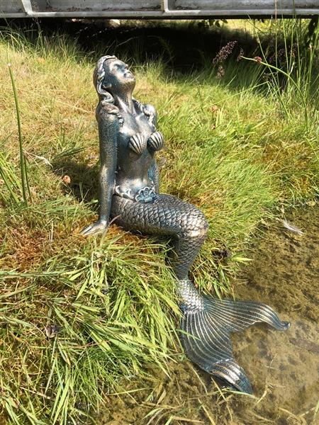 Grote foto prachtige zeemeermin cast iron brons messing beeld. tuin en terras tuindecoratie