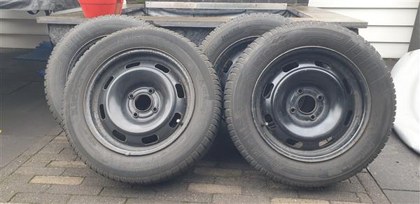 Grote foto 4 x winterbanden 185 65 r15 auto onderdelen banden en velgen