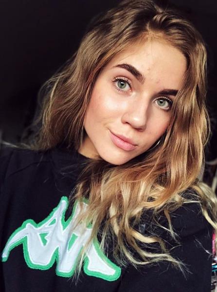 Grote foto op zoek naar een lieve vriend contacten en berichten vrouw zoekt man