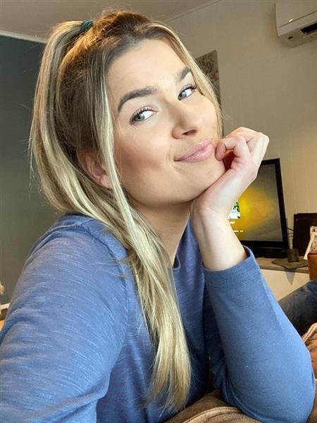 Grote foto lieve dame van 32 zoekt gezellige man contacten en berichten vrouw zoekt man