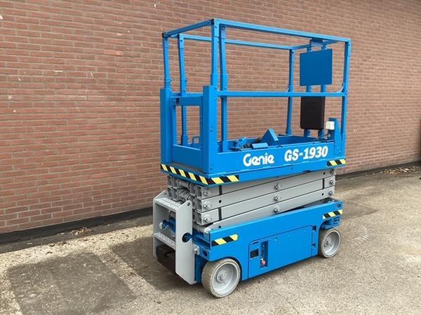 Grote foto schaarhoogwerker genie gs1930 nieuwe batterijen doe het zelf en verbouw hoogwerkers