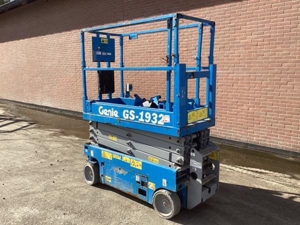 Grote foto schaarhoogwerker genie gs1932 2019 nieuwe batterijen doe het zelf en verbouw hoogwerkers