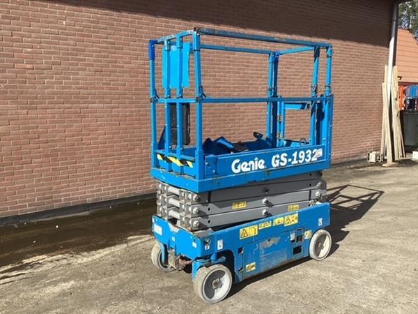 Grote foto schaarhoogwerker genie gs1932 2019 nieuwe batterijen doe het zelf en verbouw hoogwerkers