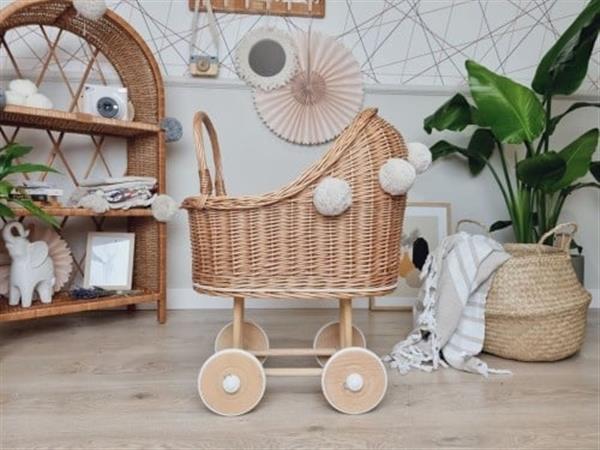 Grote foto hoge poppenwagen met pompons naturel naturel met pompons kinderen en baby poppen