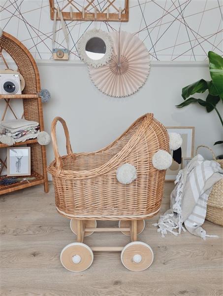 Grote foto hoge poppenwagen met pompons naturel naturel met pompons kinderen en baby poppen