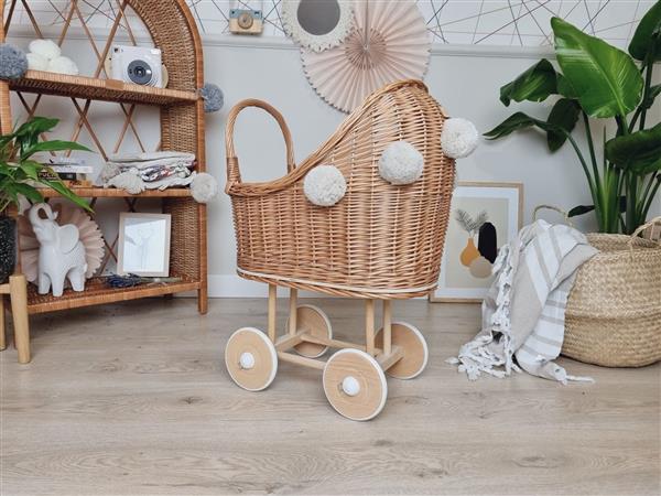 Grote foto hoge poppenwagen met pompons naturel naturel met pompons kinderen en baby poppen